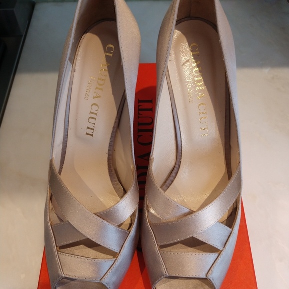 Claudia Ciuti satin shoes, size 8 - Picture 6 of 7